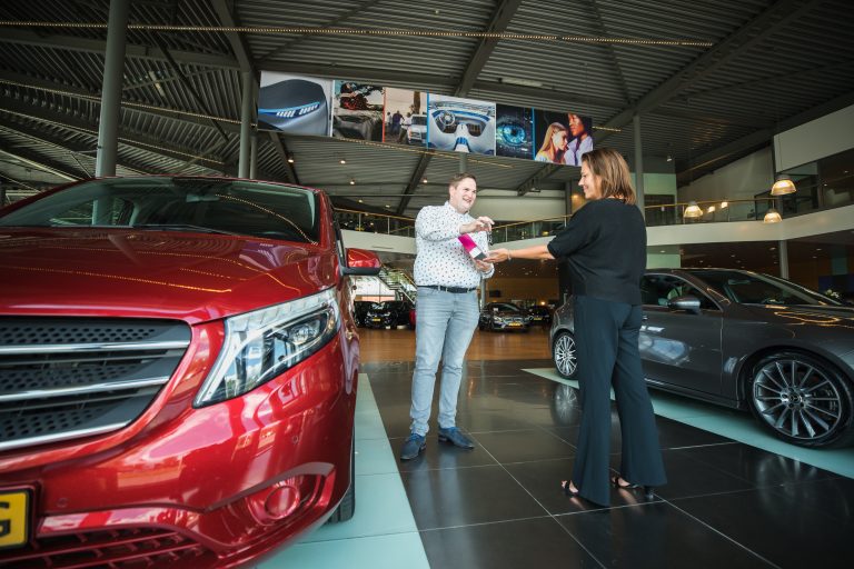 Louwman Mercedes Benz showroom