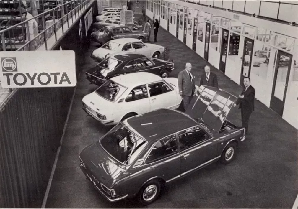 showroom toyota